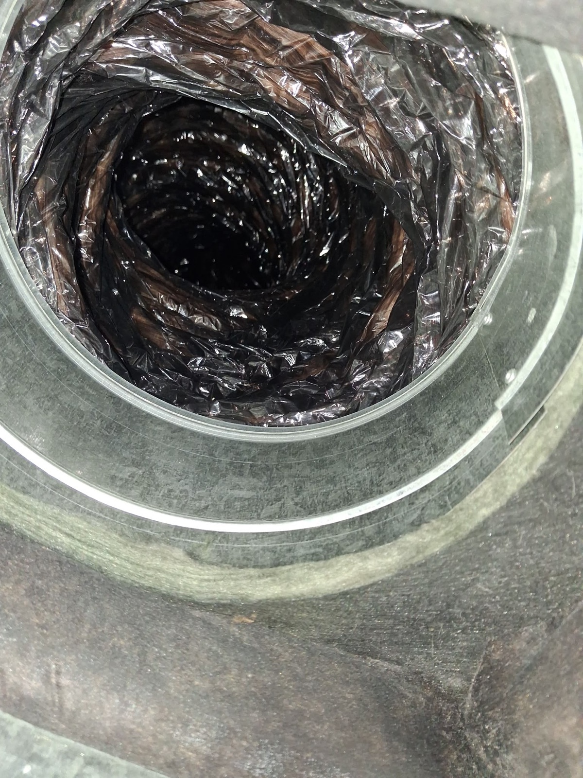 Clean flexible air duct connection documented during R1 service